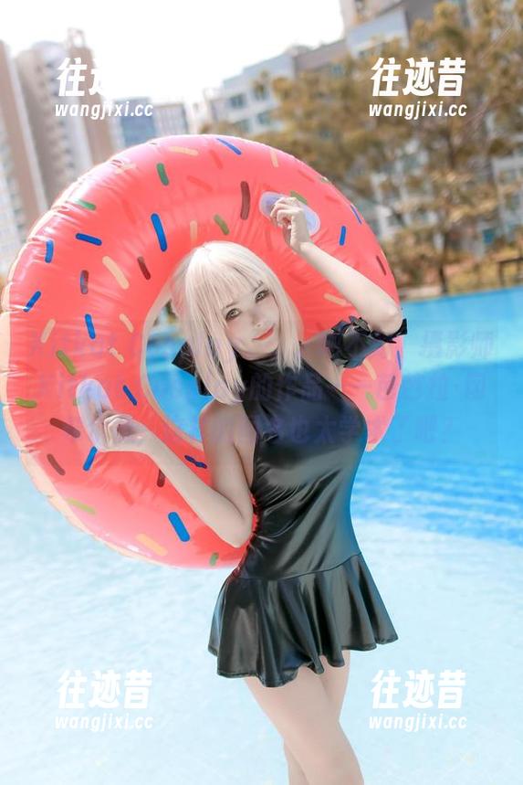 Kitkat Cosplay。。。啊不对，摄影师Kitkat Cosplay的作品——芭芭拉·冈希尔德，这样的图名也太学术了吧？